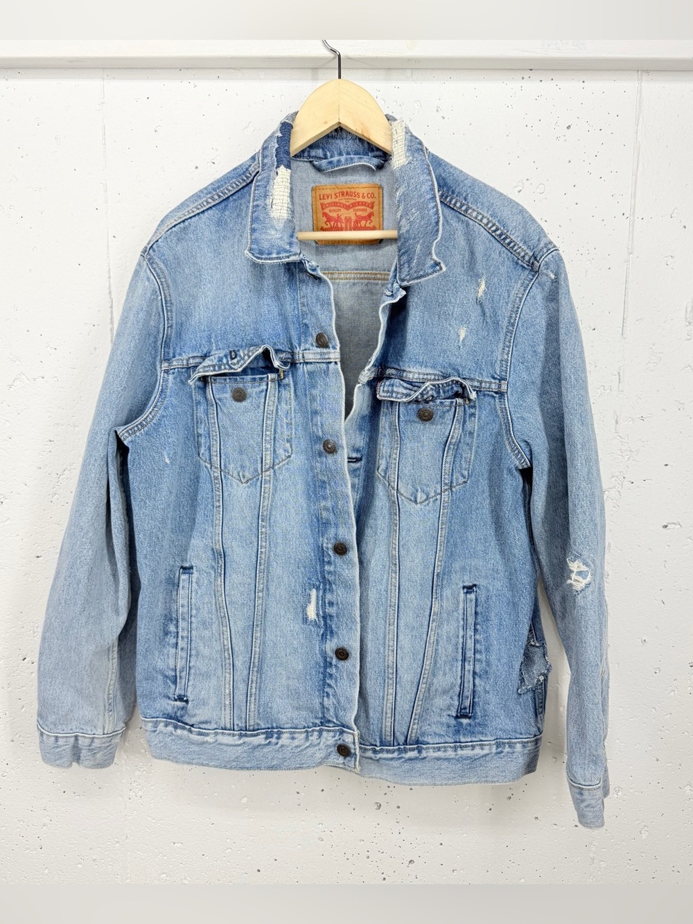 Levi's Men's XL Get Ripped Distressed Trucker Denim Jean Jacket Read
